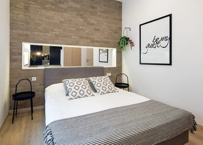 Beautiful Apartment With 2 Bedrooms For 7 Guests, Jewish District