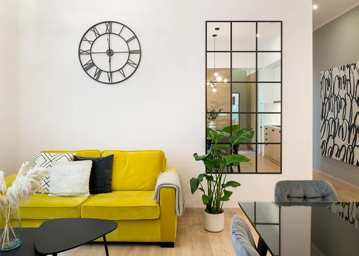 Beautiful Apartment With 2 Bedrooms For 7 Guests, Jewish District