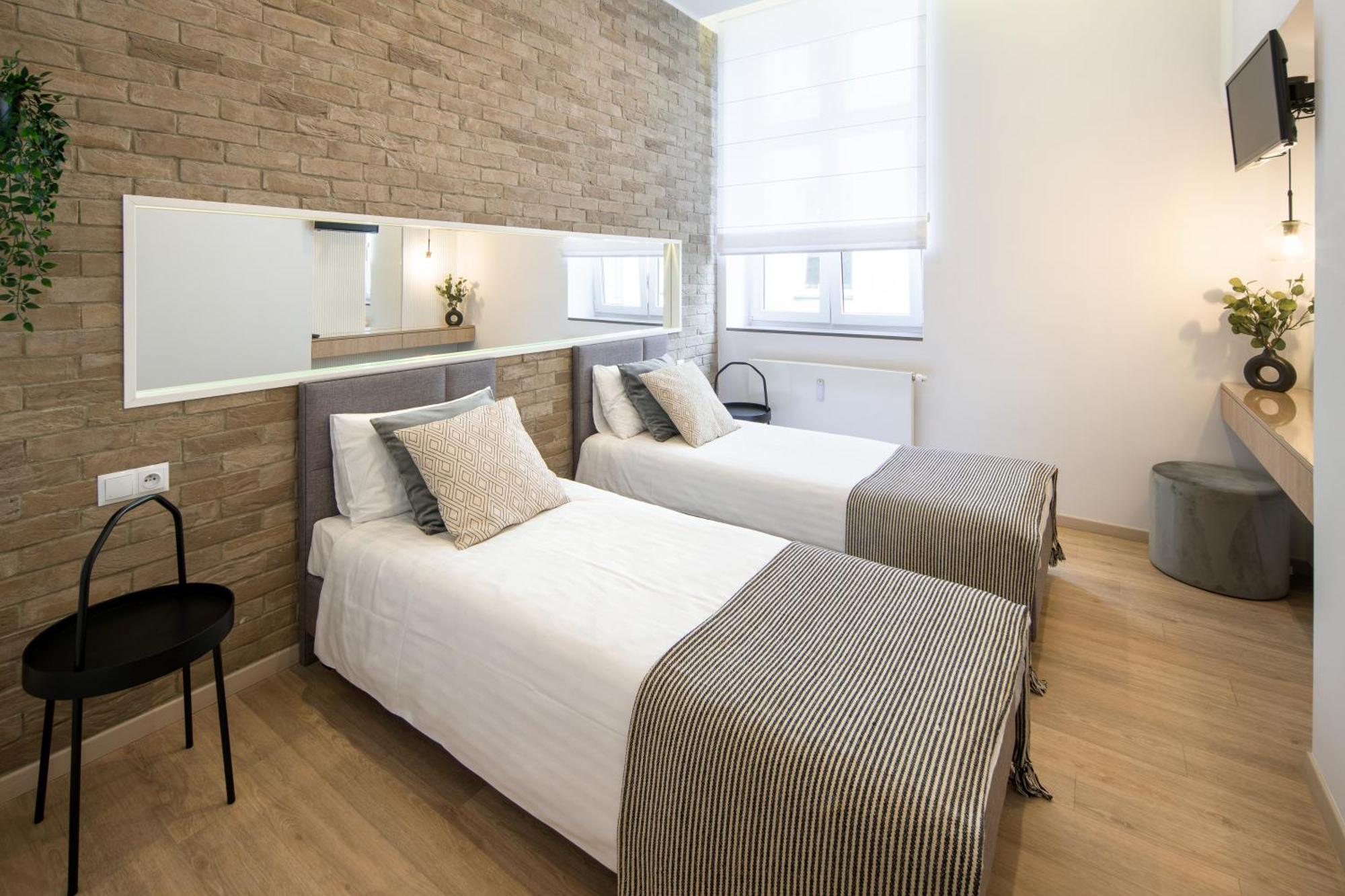 Beautiful With 2 Bedrooms For 7 Guests, Jewish District Apartment *