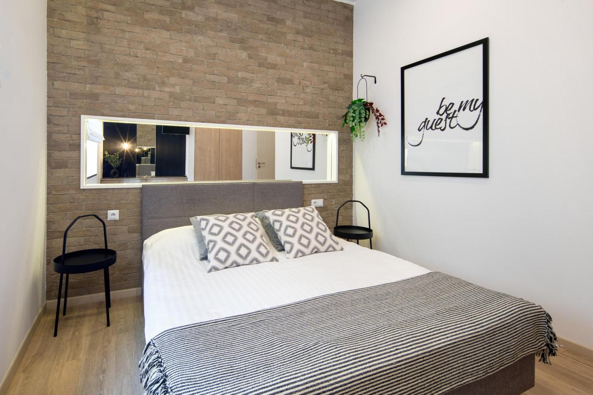 Beautiful With 2 Bedrooms For 7 Guests, Jewish District *