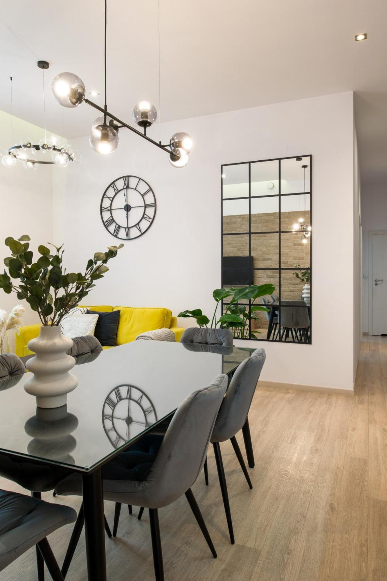 Beautiful With 2 Bedrooms For 7 Guests, Jewish District Apartment *