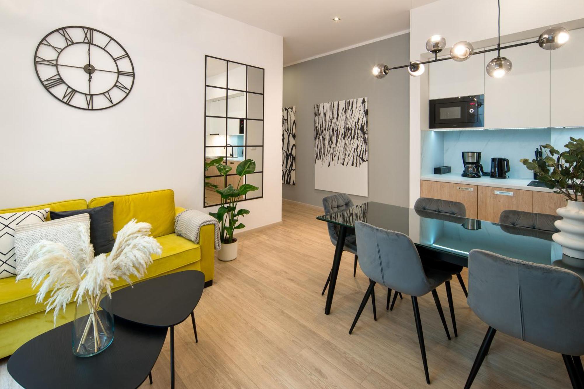 Beautiful With 2 Bedrooms For 7 Guests, Jewish District Apartment *